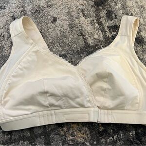 Elegant Cream Wireless criss cross XL bra!
